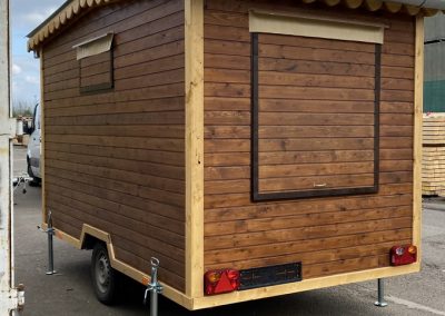 3,5x2 Classic büfékocsi kívül gyártás lambéria borítással imbisswagen food truck trailer