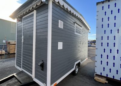 3,5x2 Classic büfékocsi gyártás lambéria borítással imbisswagen food truck trailer réteskocsi munkára fogható