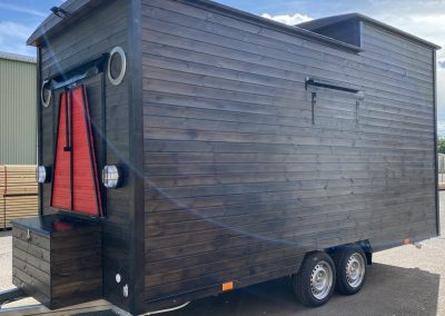 4,5 x 2 méteres Vonat Quality food truck büfékocsi imbisswagen kivülről