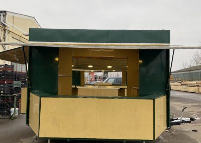 Compact Liner 2 oldara nyíló food truck imbisswagen szemből