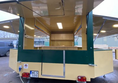 Compact Liner 2 oldara nyíló food truck imbisswagen szemből