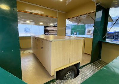Compact Liner 2 oldara nyíló food truck imbisswagen butorok