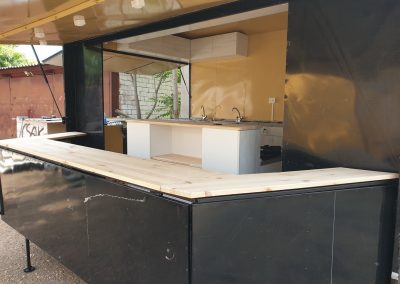 Compact Liner Food Truck Büfékocsi imbisswagen trailer fekete black eleje