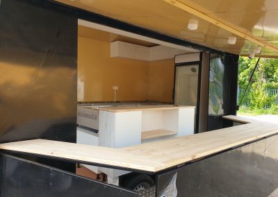 Compact Liner Food Truck Büfékocsi imbisswagen trailer fekete black eleje