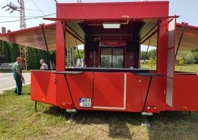 Compact Liner Food Truck Büfékocsi imbisswagen trailer red-piros kivülről 2 oldara nyíló