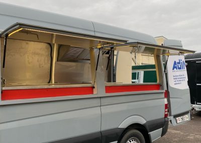 önjáró büfékocsi food trick imbisswagen